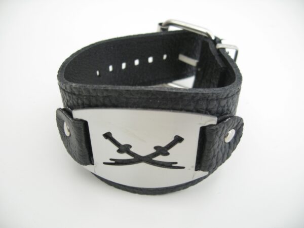 Armband met metaal plaat Zwaarden