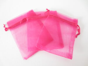 Organza zakjes blanco Fuchsia 7.5 x 10cm